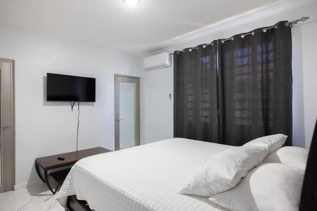 Ramey Cir D, Near Airport, Beaches W/King Bed. Aguadilla Bagian luar foto